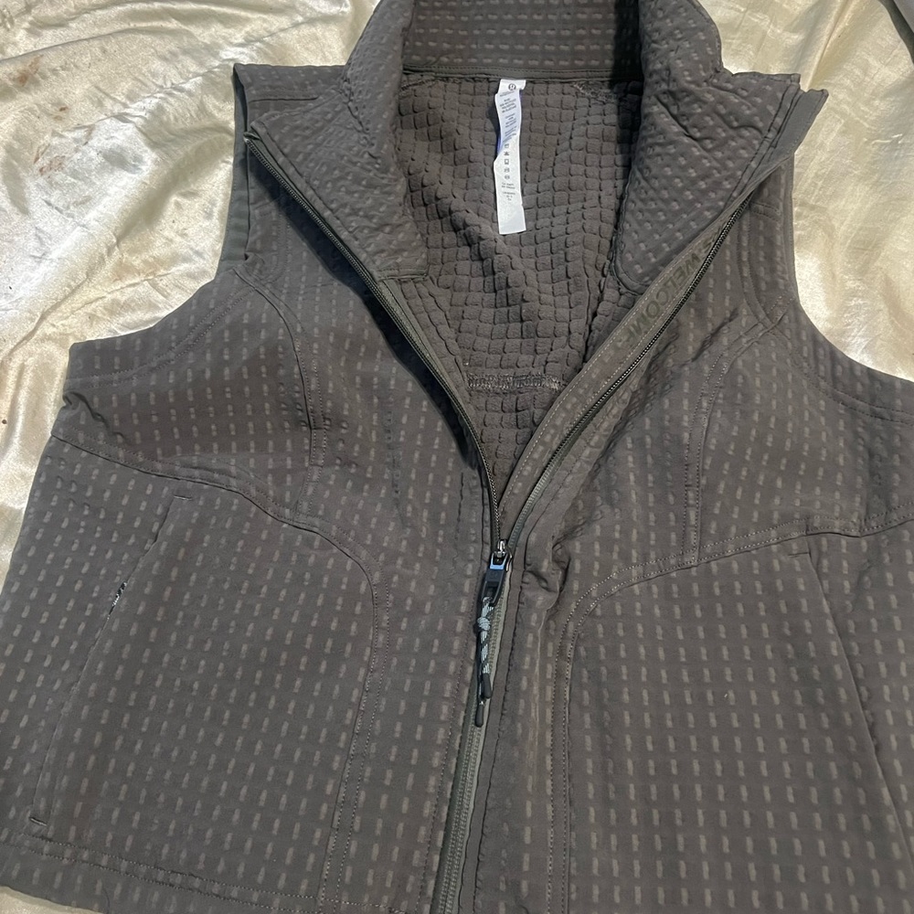 Available - Lululemon hiking vest cropped